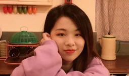 进娱乐圈吃瓜却红了,她如何意外走红？